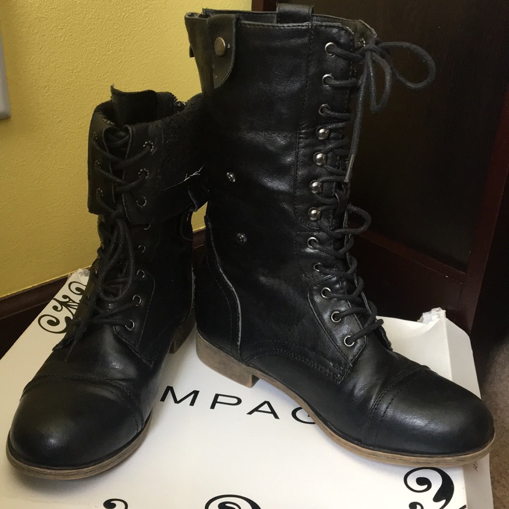 Hardly worn Black Combat boots!